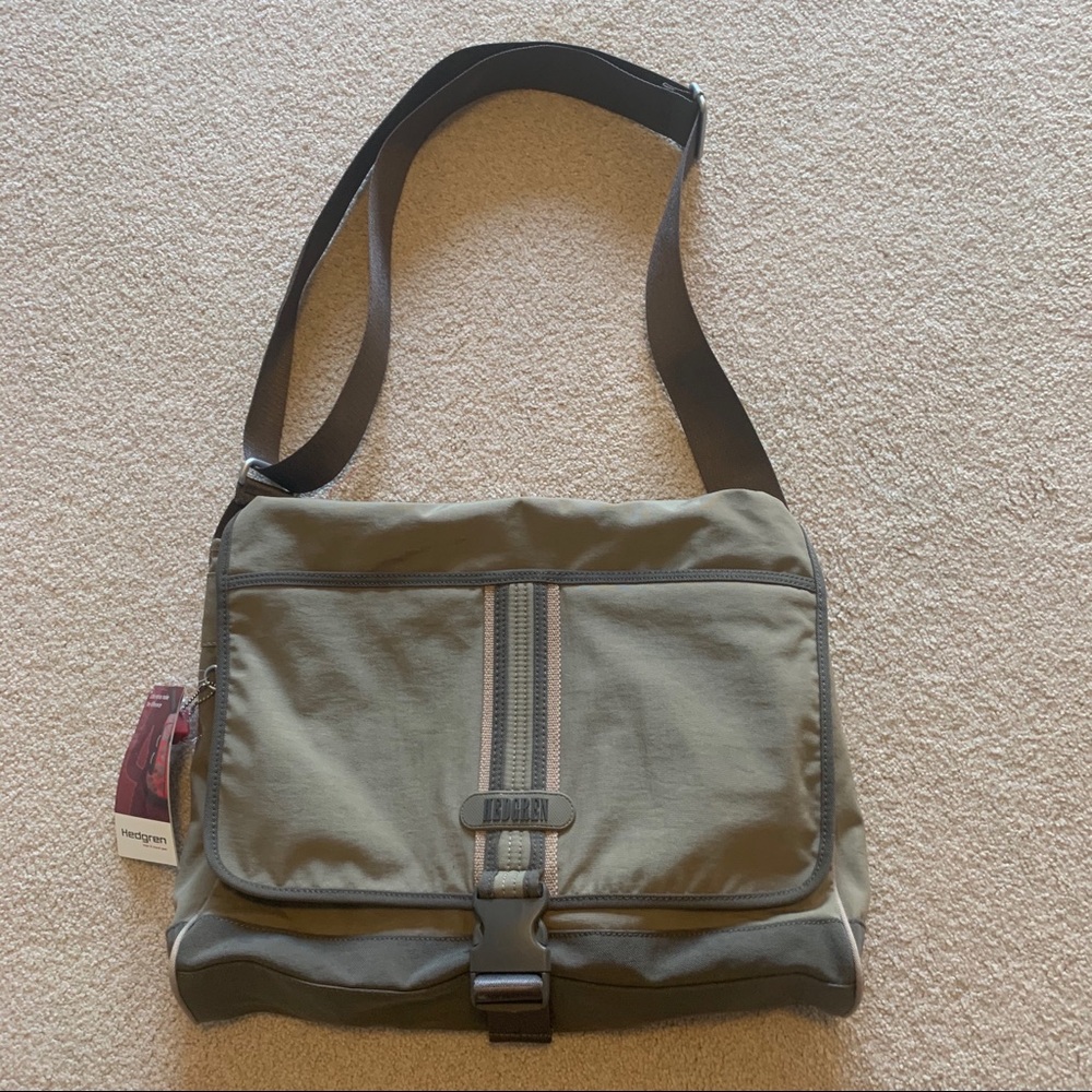 NWT Hedgren Great American Original Messenger Bag